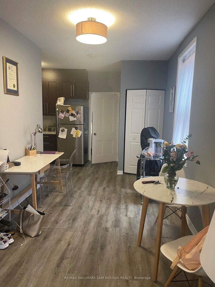 Property Photo: 240 Cooper Street 6 ON K2P 0G4