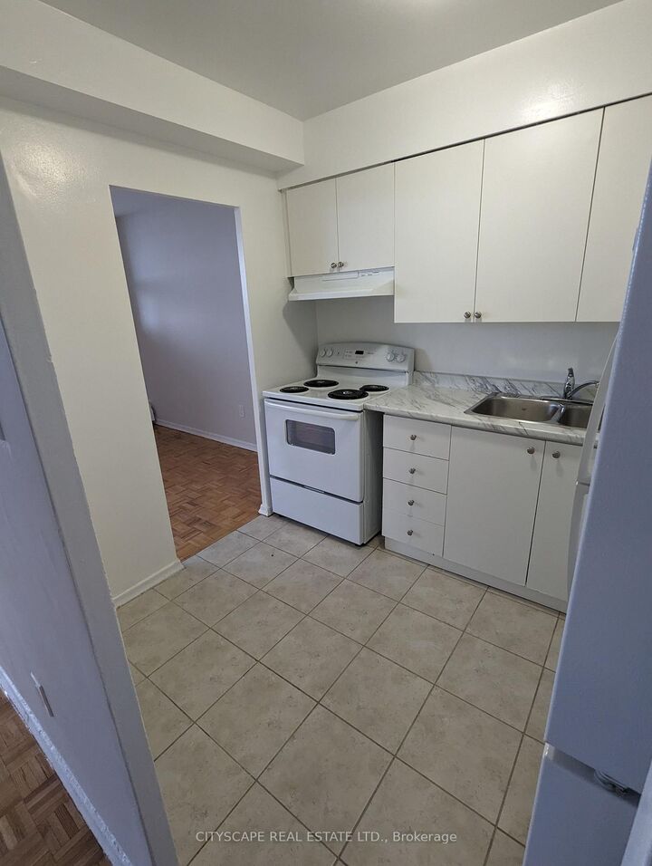 Property Photo:  1440 Lawrence Avenue W 817  ON M6L 1B2 