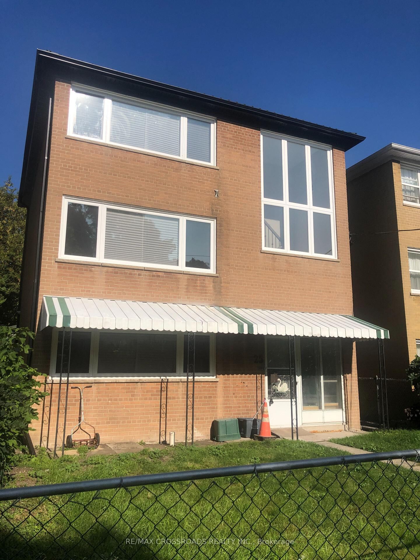 Property Photo:  25 Glenside Avenue 1  ON M4L 2T6 