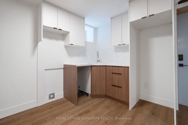 Property Photo:  7 Earnscliffe Road 1  ON M6E 1J4 