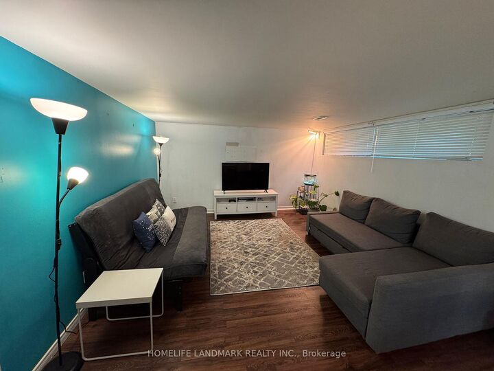 Property Photo:  216 Park Home Avenue  ON M2R 1A2 