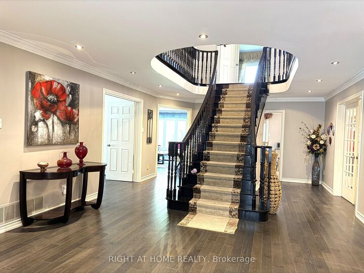 Property Photo:  6 Cowles Court  ON L4C 9A7 