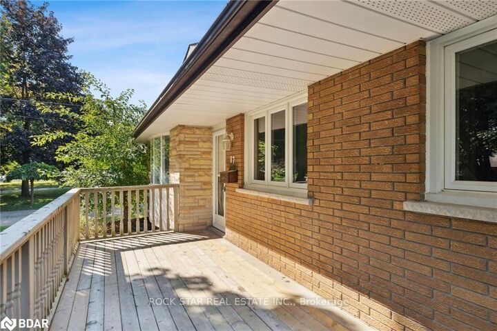 Property Photo:  87 Leaside Drive Upper  ON L2M 4G7 