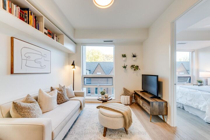 Property Photo:  377 Madison Avenue 412  ON M4V 3E1 