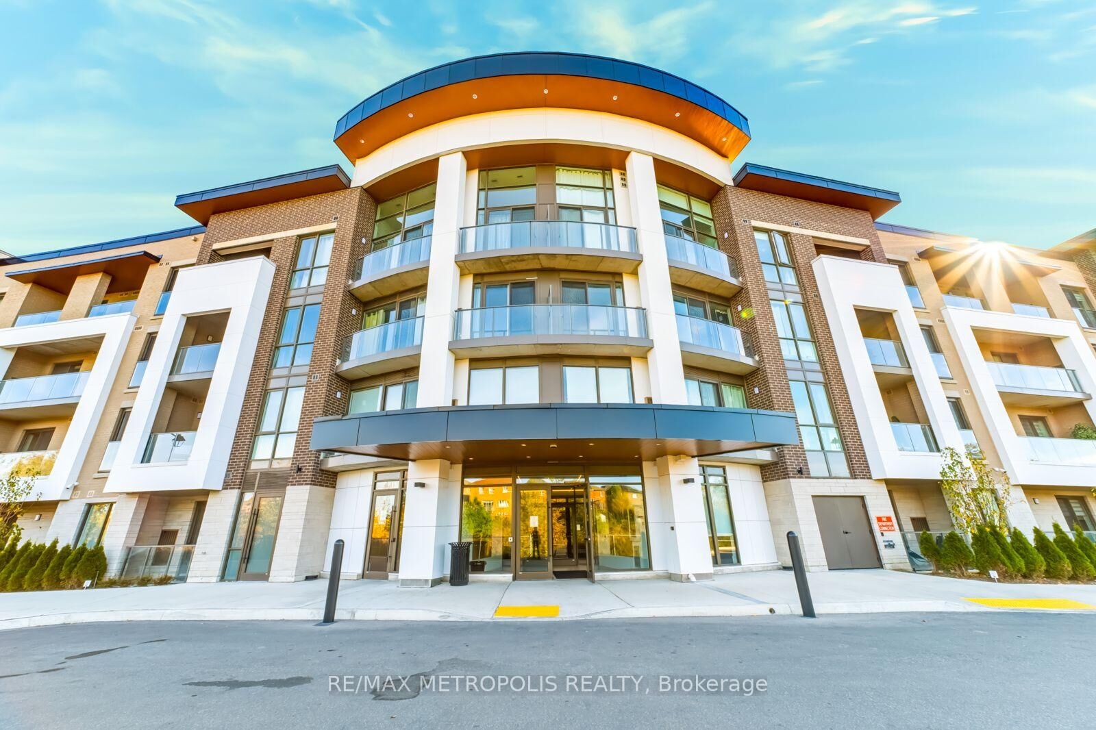 Property Photo:  385 Arctic Red Drive 424  ON L1L 0W9 