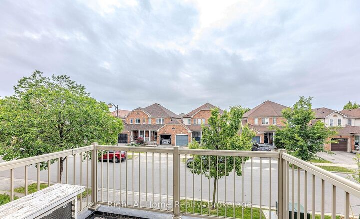 Property Photo:  165 Hampshire Way 146  ON L9T 8M7 