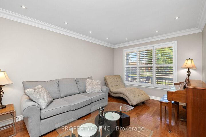 Property Photo:  235 Brownridge Drive  ON L4J 7E7 