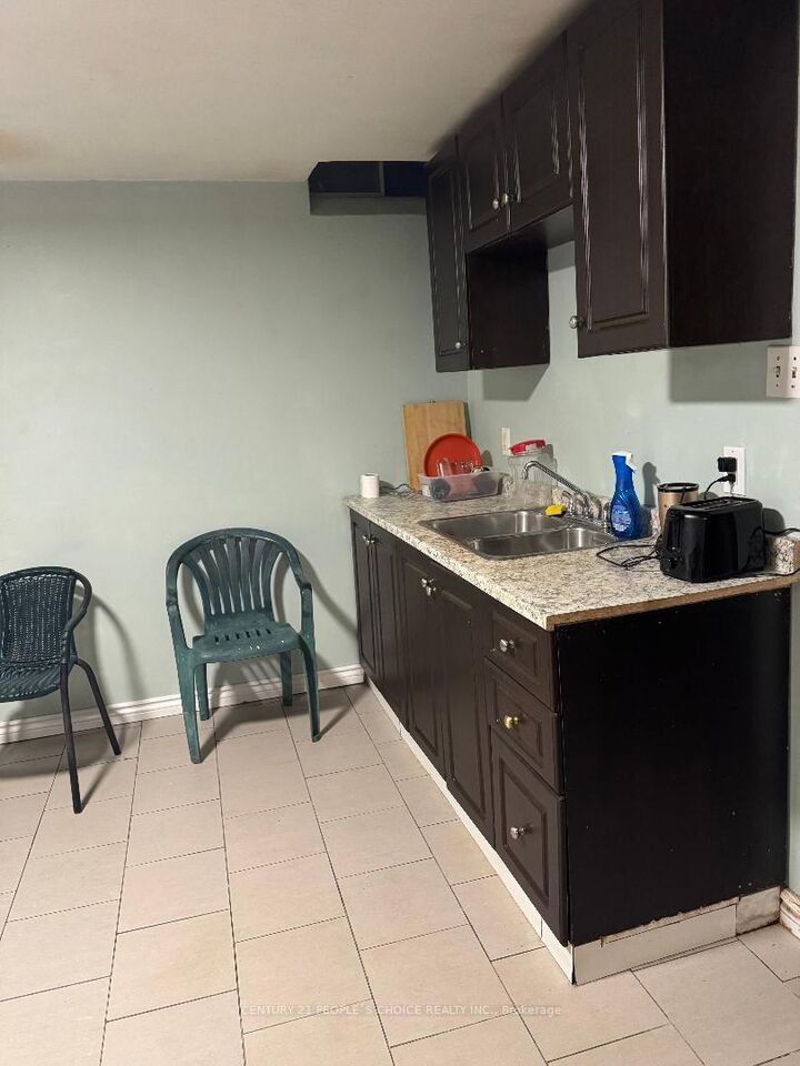 Property Photo:  52 Judith Crescent  ON L6S 3J4 