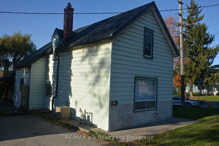 Photo de la propriété:  183 Charles Street E  ON N5C 1J9 