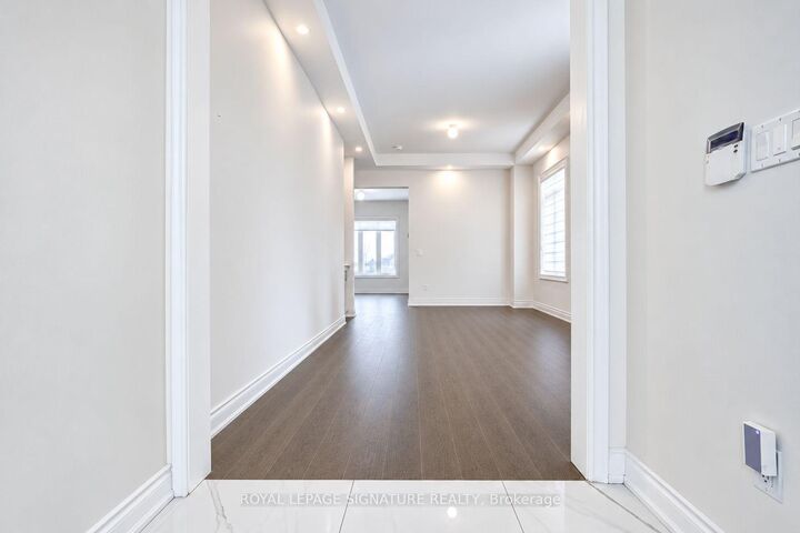 Property Photo: 71 Maple Fields Circle ON L4G 3X6