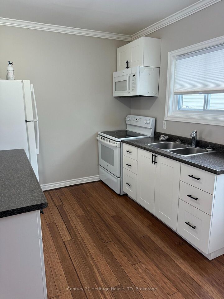 Property Photo:  154 Ridge Road N Studio  ON L0S 1N0 