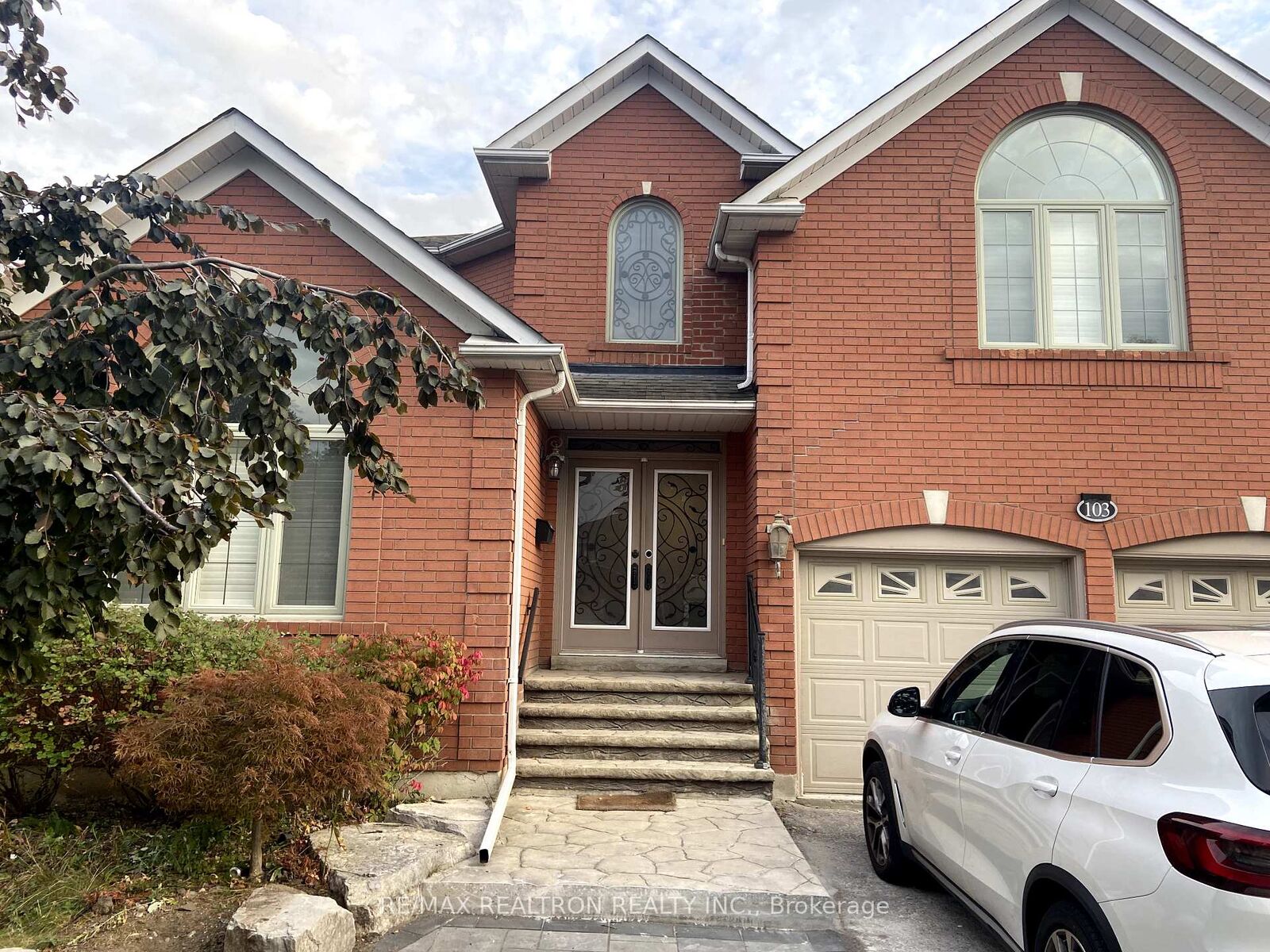 Property Photo: 103 Beverley Glen Boulevard ON L4J 7V2
