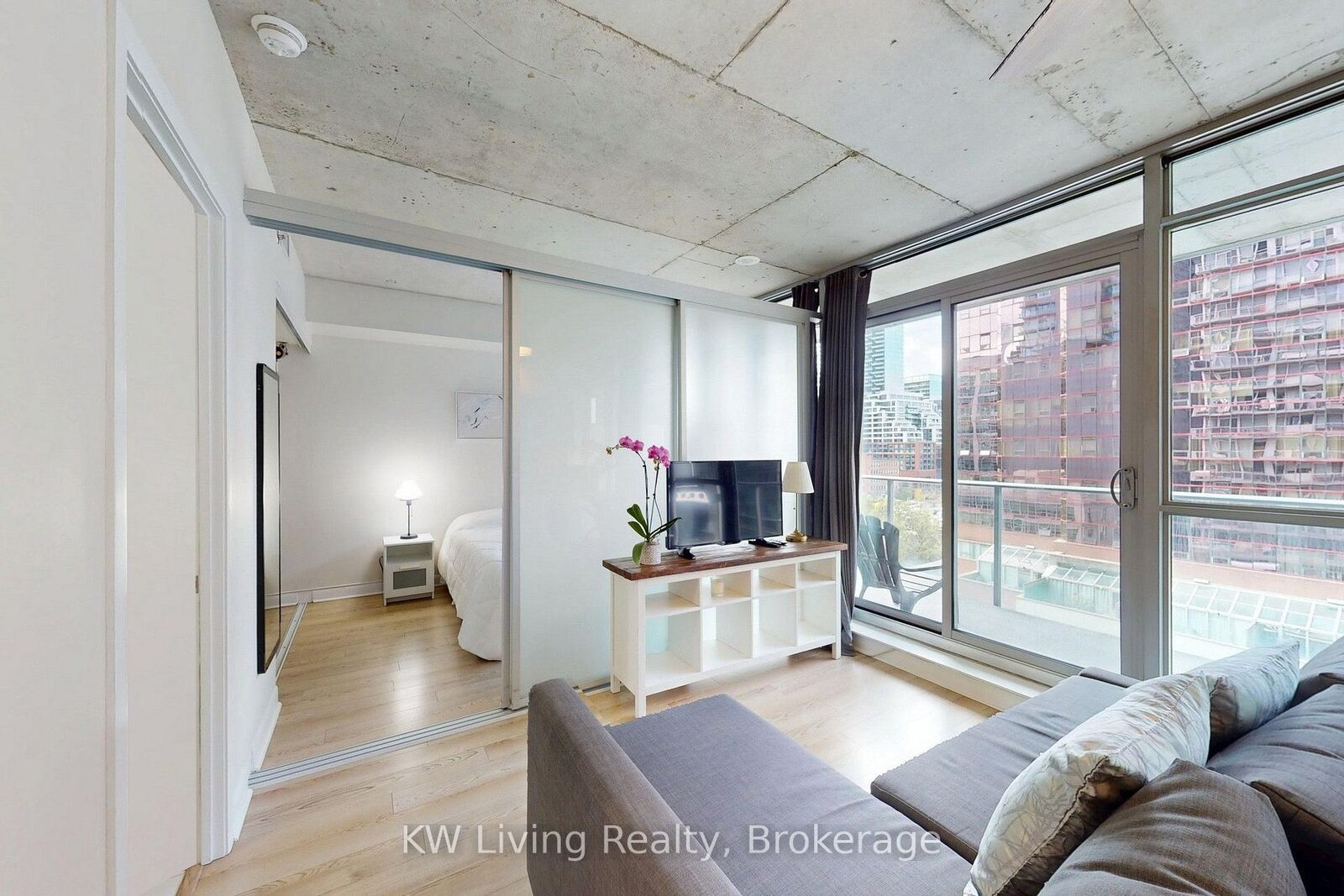 Property Photo:  375 King Street W 801  ON M5V 1K5 