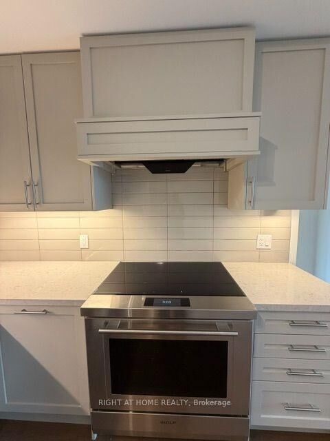 Property Photo:  2450 Bloor Street W 507  ON M6S 0A9 