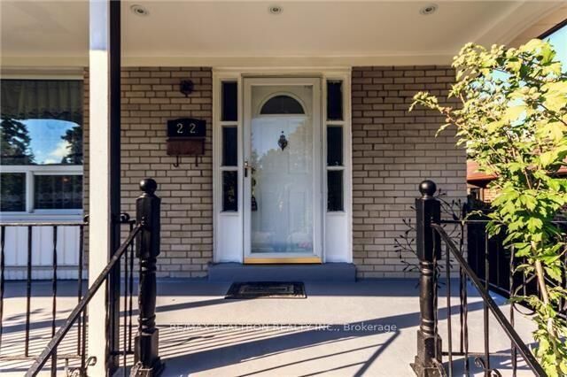 Property Photo: 22 Griselda Crescent ON M1G 3P6