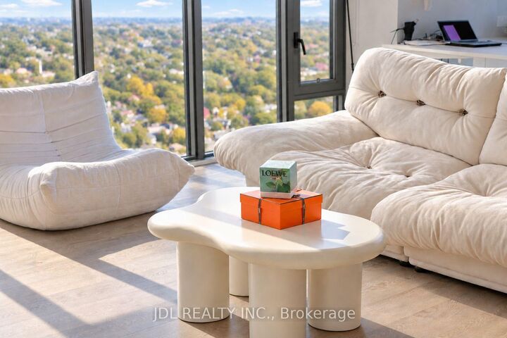 Property Photo:  8 Cumberland Street 5105  ON M4W 0B6 