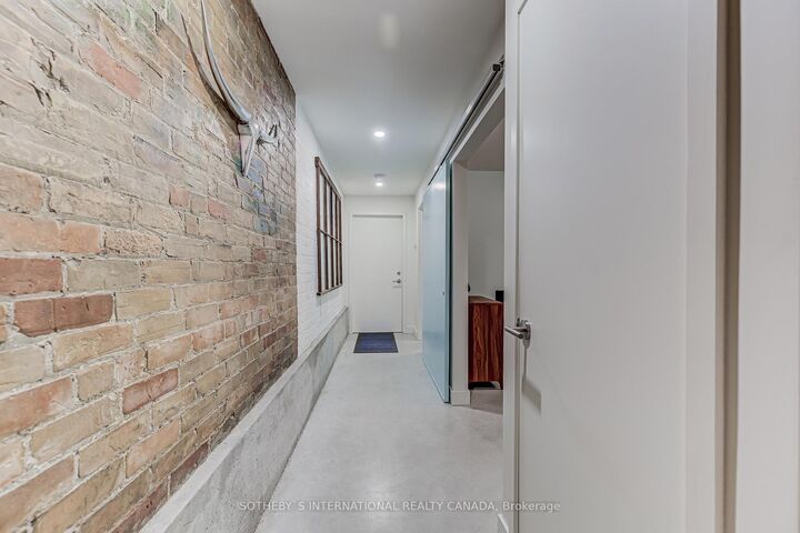 Property Photo:  324 Markham Street 1  ON M6G 2K9 