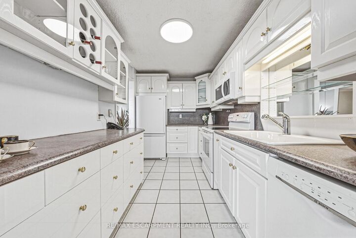 Property Photo:  2055 Upper Middle Road 1005  ON L7P 3P4 