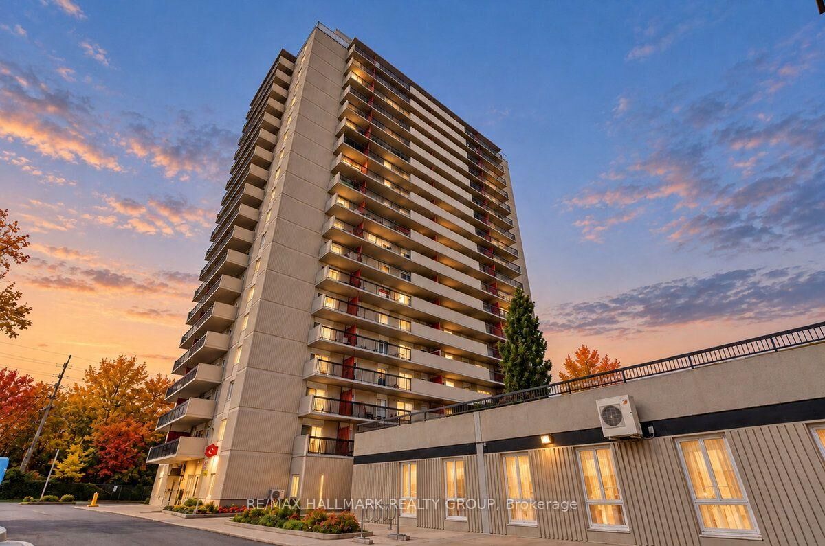 Property Photo:  158C McArthur Avenue 1908  ON K1K 1H8 