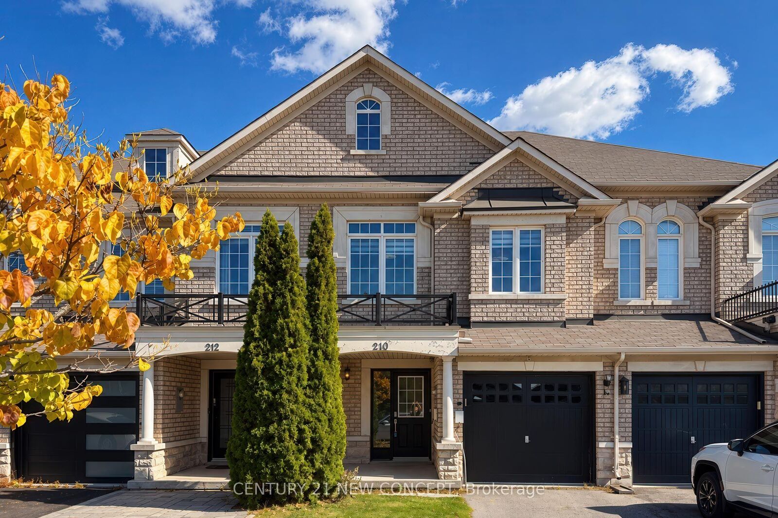 Property Photo:  210 Lauderdale Drive  ON L6A 0S4 