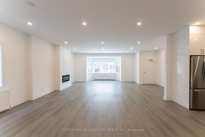 Property Photo:  8 Glen Edyth Drive  ON M4V 2V7 