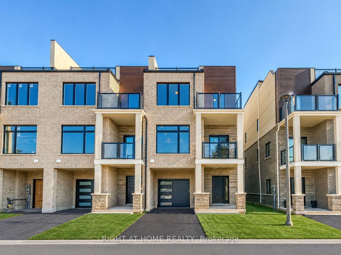 Property Photo:  292 Vine Street 20  ON L2M 0E1 
