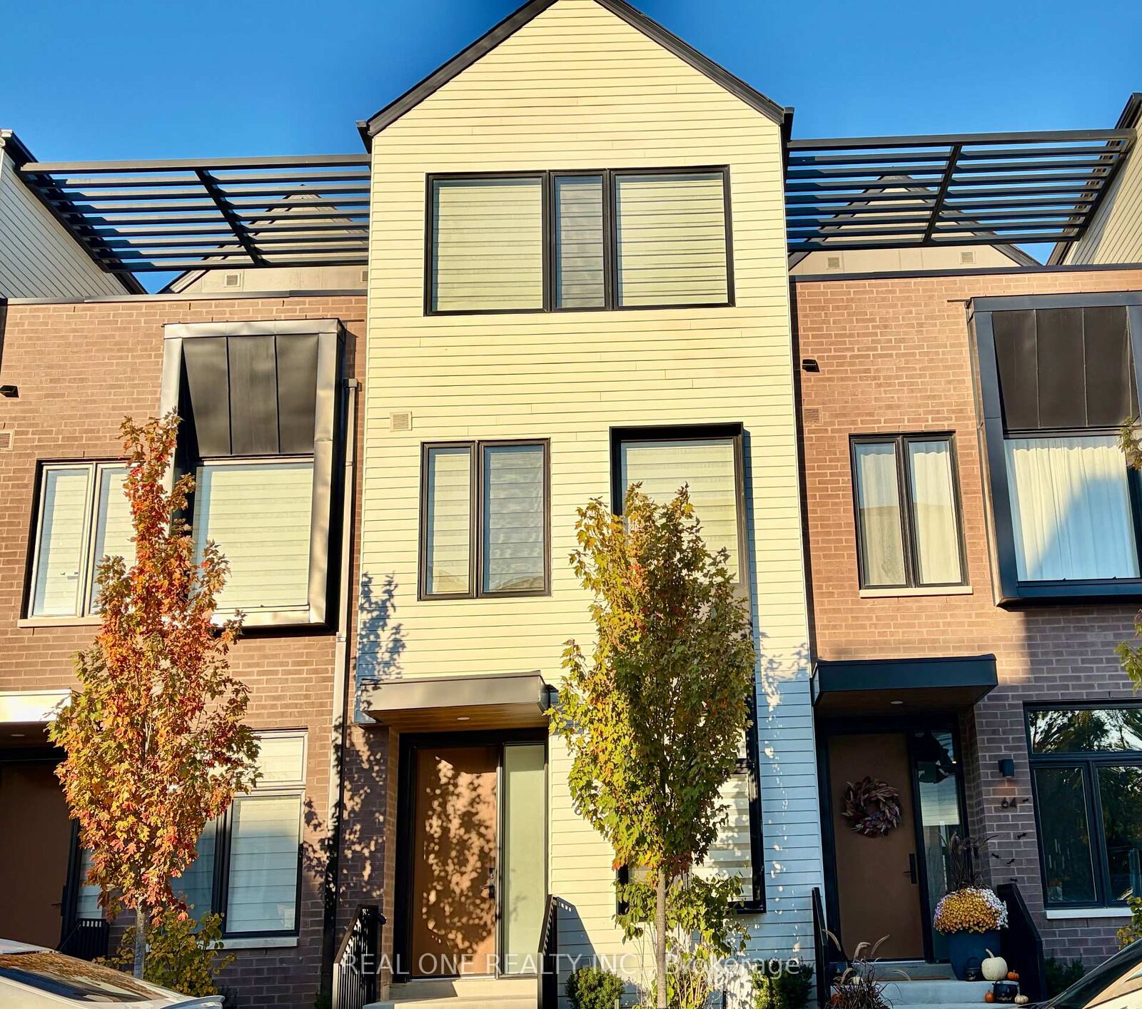 Property Photo:  35 Lou Parsons Way 63  ON L5H 0B2 