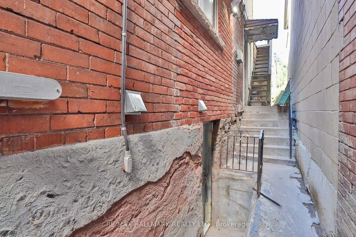 Property Photo:  880 College Street Bsmt  ON M6H 1A3 