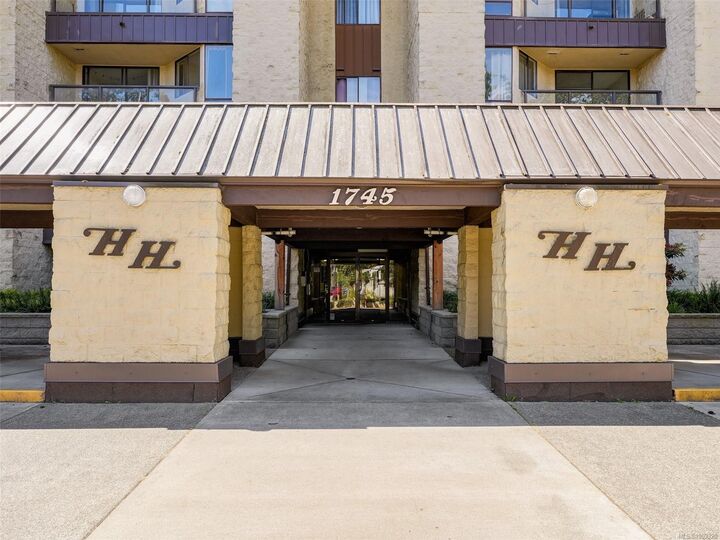Property Photo:  1745 Leighton Rd #213  BC V8R 6R6 