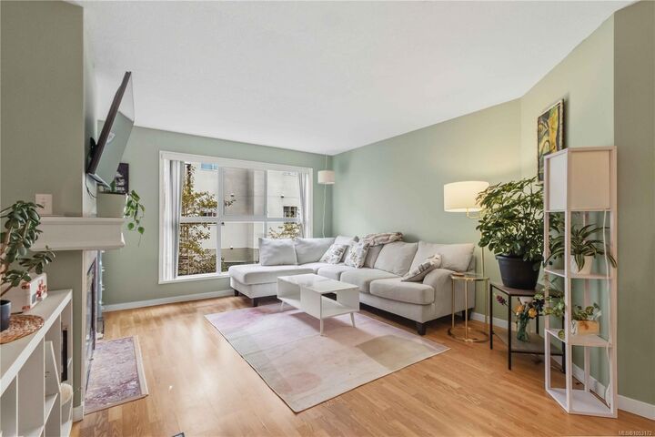 Property Photo:  1710 Fort St #203  BC V8R 1J2 