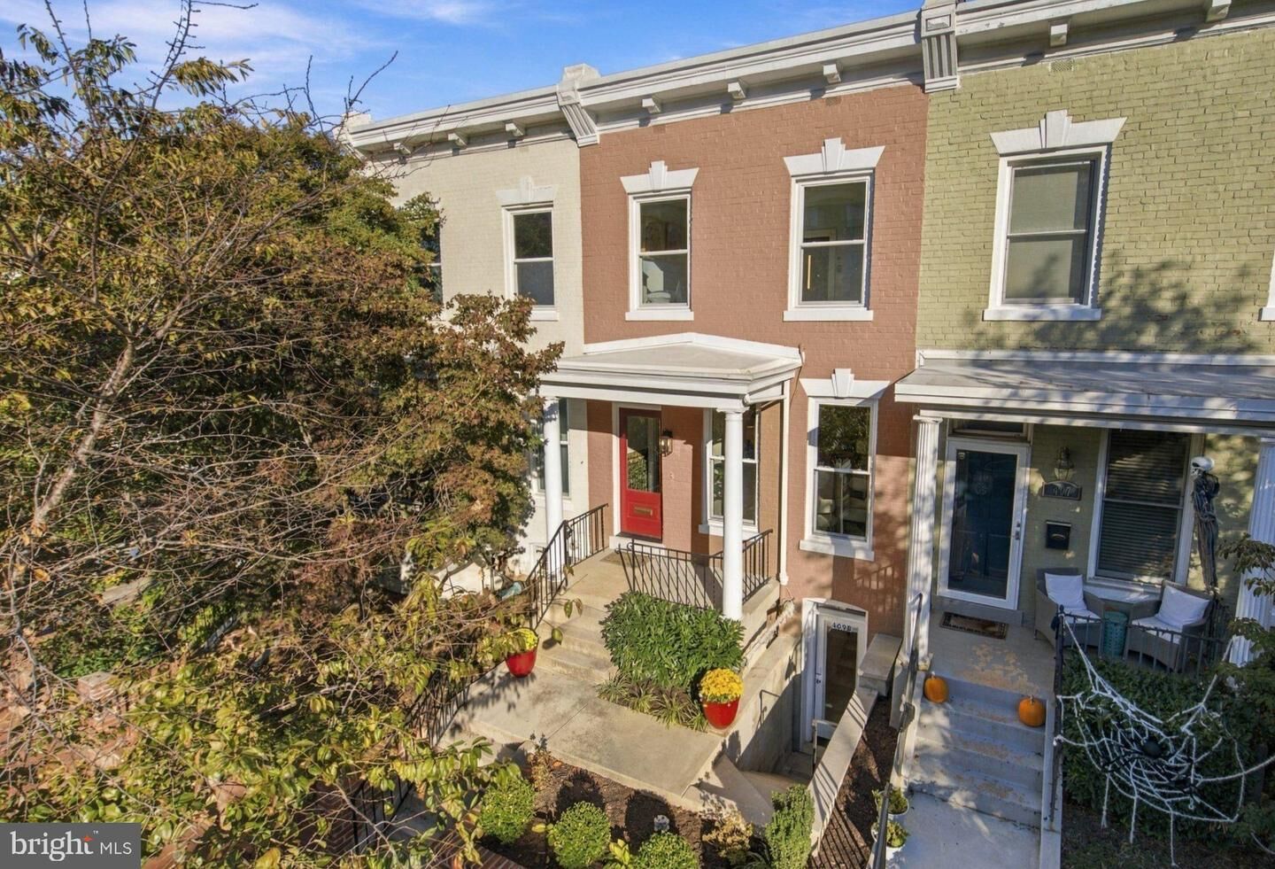 Property Photo:  409 11th Street NE  DC 20002 