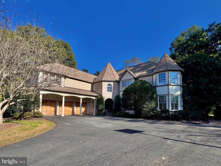 Property Photo: 6404 Lake Meadow Drive VA 22015