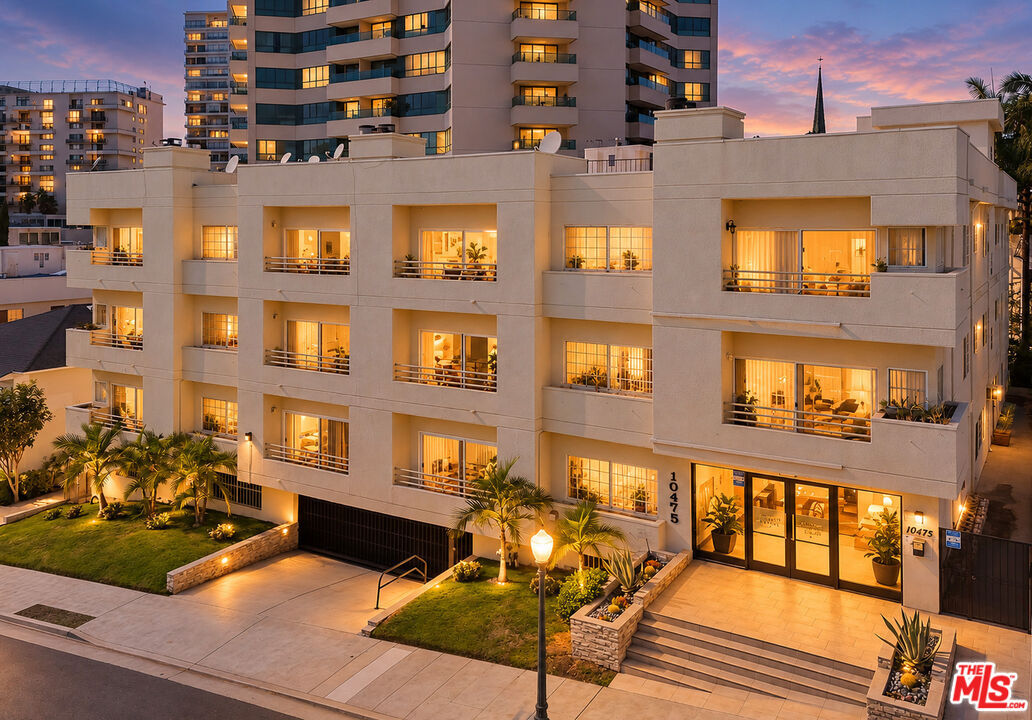 Property Photo:  10475 Ashton Ave, Unit 105  CA 90024 