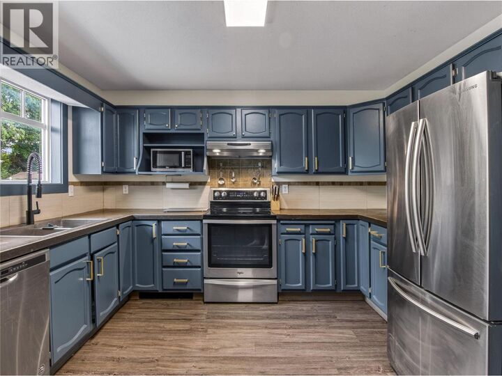 Property Photo:  271 Middle Bench Road South  BC V2A 8S8 