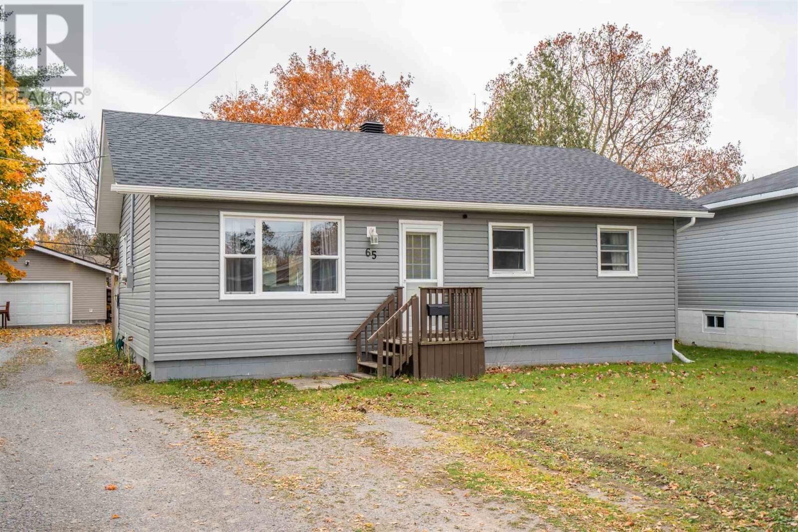 Property Photo:  65 Anna St  ON P6B 3S7 