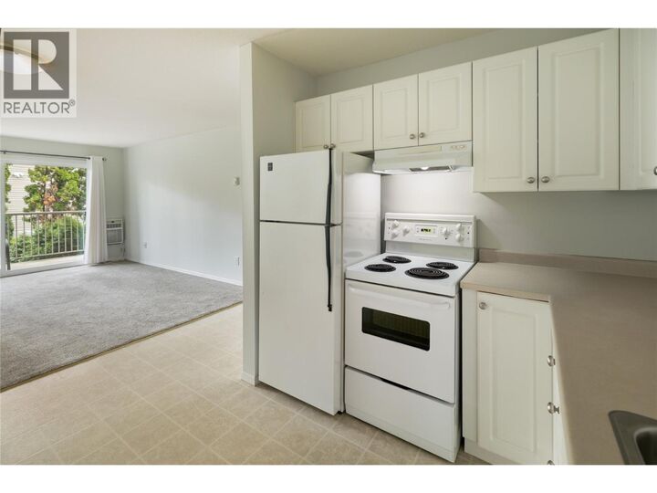 Property Photo: 435 Franklyn Road 207 BC V1X 5X8