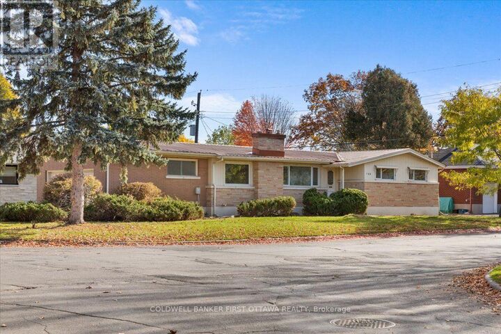 Photo de la propriété:  703 Windermere Avenue  ON K2A 2X1 