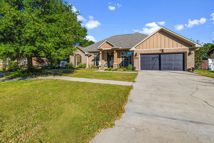 Property Photo: 5351 Wyndell Circle FL 32539