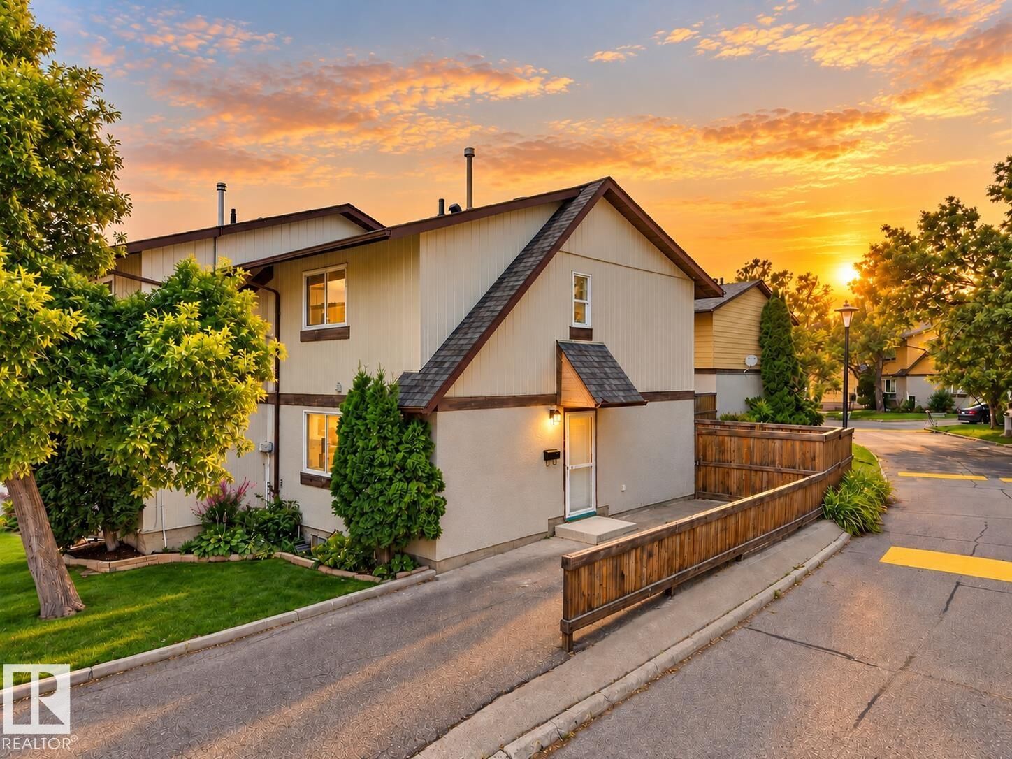 Property Photo: 126 Woodstock NW AB T5T 0H6