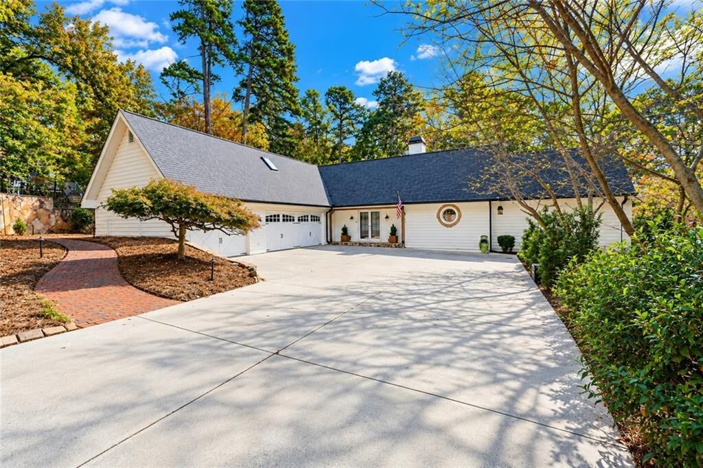 Property Photo:  7520 Williamsberg Drive  GA 30041 