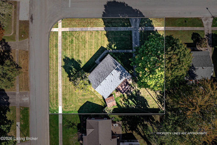 Property Photo:  3401 Calais Dr  KY 40299 