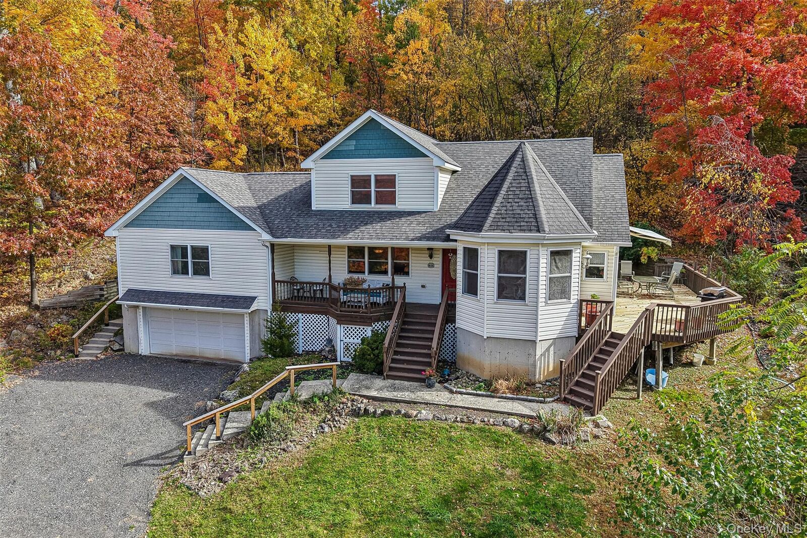 Property Photo:  82 Edgemere Avenue  NY 10925 