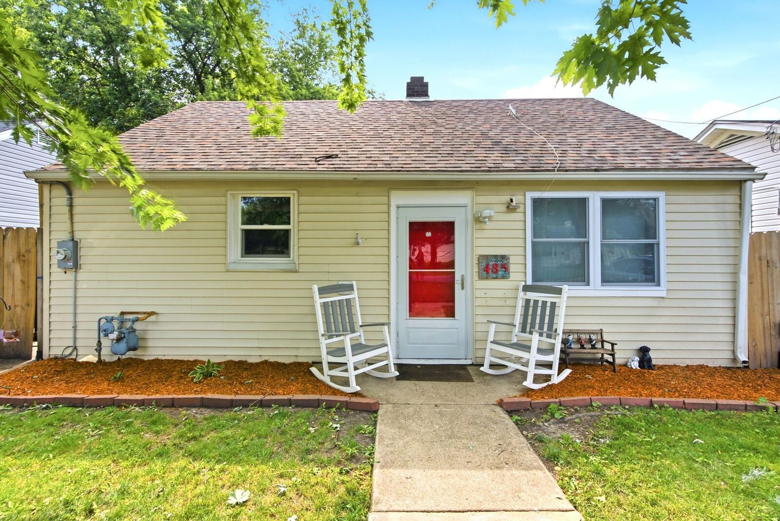 Property Photo:  485 N River Street  IL 60538 