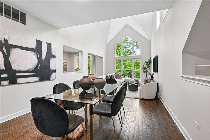 Property Photo:  466 S Commons Court  IL 60015 