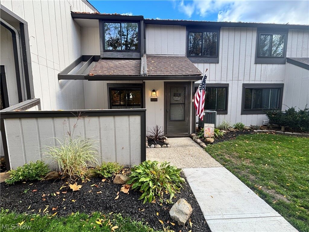 Property Photo: 11491 Harbour Light Drive 1491 OH 44133