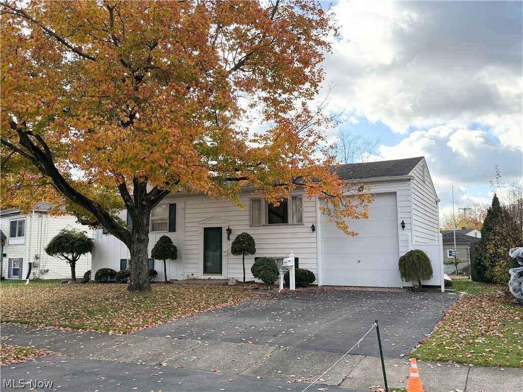 Property Photo:  3061 Tod Avenue NW  OH 44485 