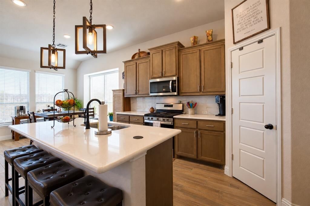 Property Photo: 1432 Fox Glen Trail TX 76036