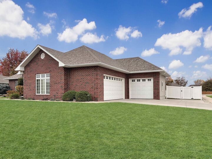 Property Photo:  501 Wild Plum Way  IA 51054 