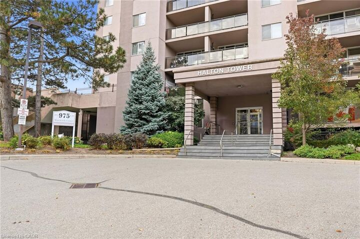 Property Photo: 975 Warwick Court 1501 ON L7T 3Z7