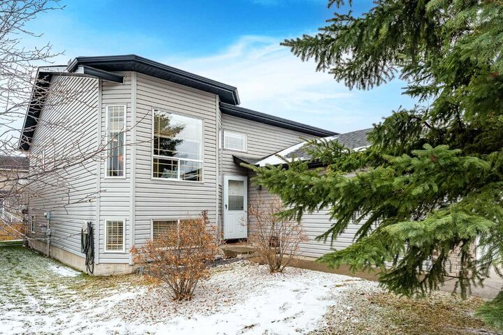 Property Photo:  14 Morris Place SE  AB T4A 2B6 